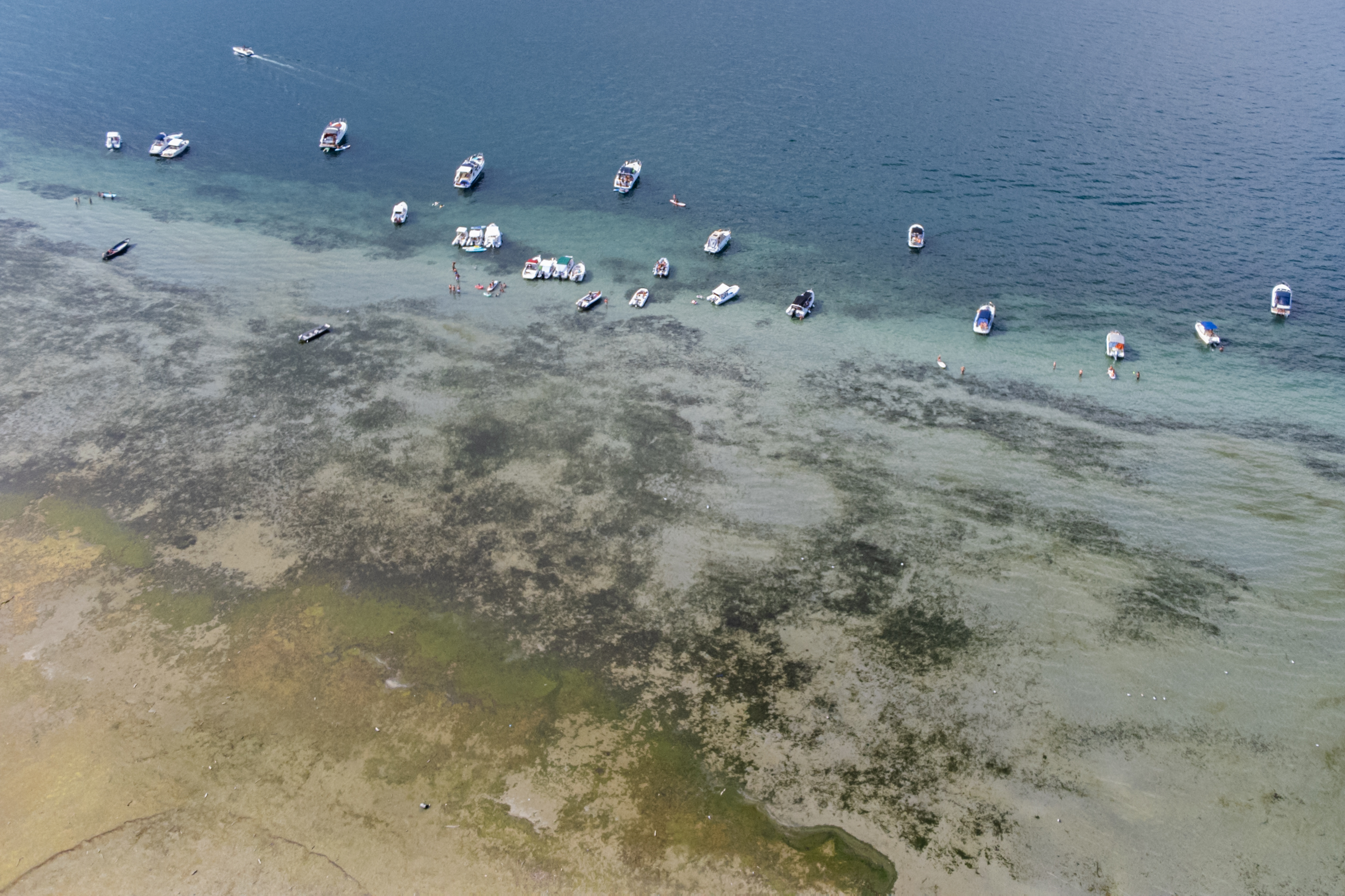 Lacul Maggiore, lovit de secetă severă. Italia și Elveția aduc apă din Lacul Lugano pentru a salva agricultura