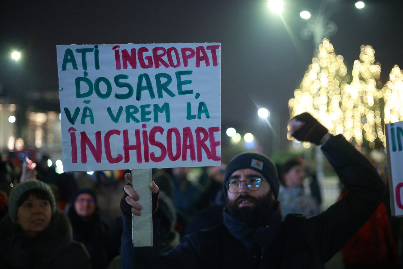 Marș pentru justiție în București: „Ați îngropat dosare / vă vrem la închisoare”/ Băsescu: MCV-ul ar putea fi reactivat