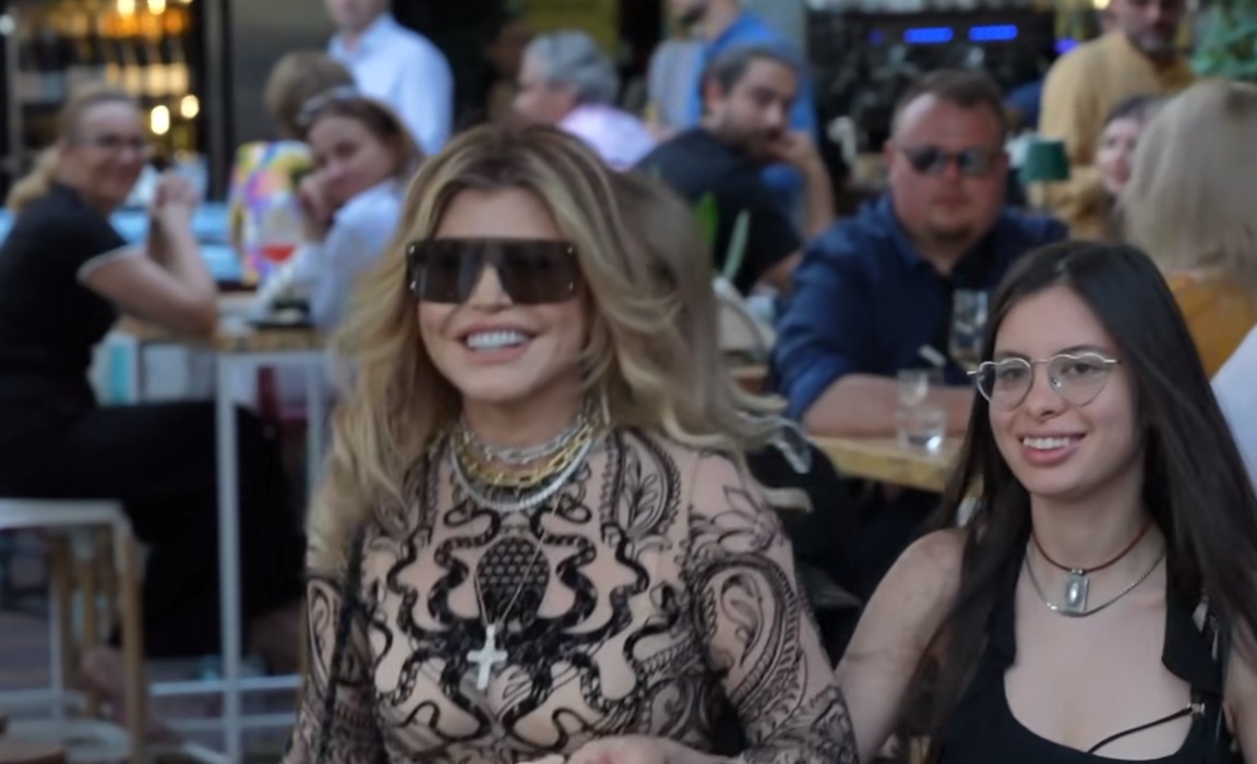 Loredana Groza, în brațele lui Ștefan Bănică jr la petrecerea-surpriză de ziua ei. Și Tania Budi, și Dan Bittman au sărbătorit-o pe cântăreață
