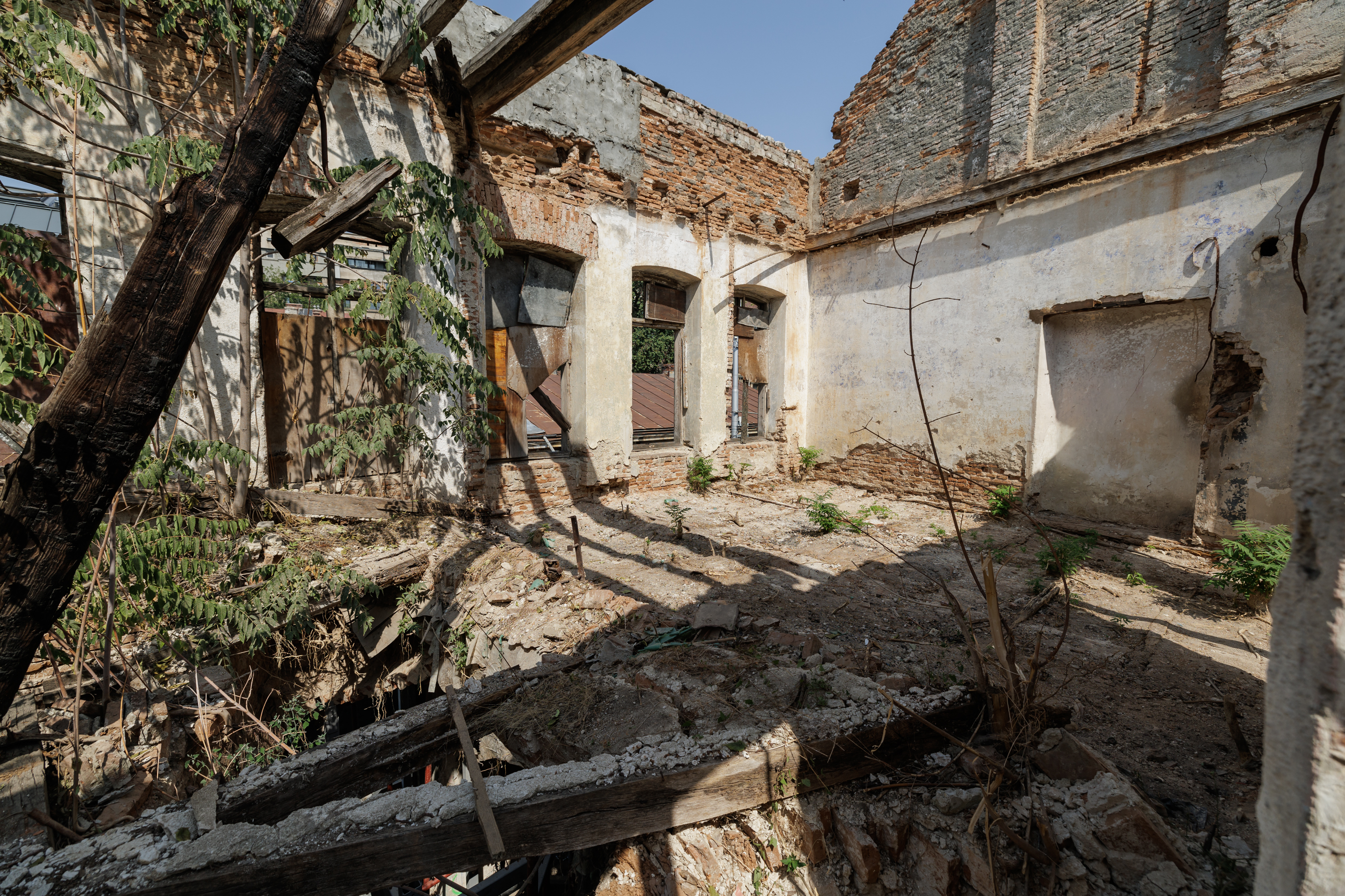 REPORTAJ. Libertatea a intrat pe șantierul de la Hanul Solacolu din București. „Era o groapă de gunoi și o bombă ecologică. Am scos două mii de tone de deșeuri”