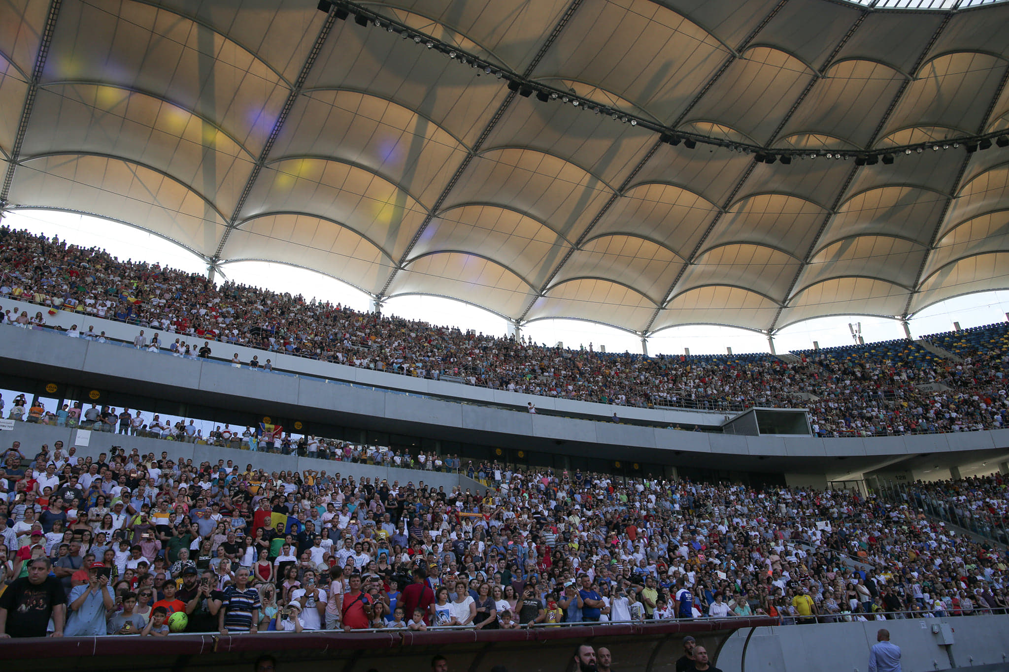 Simona Halep, aclamată de zeci de mii de oameni pe Arena Națională. Discurs emoționant al campioanei de la Wimbledon: „Acest trofeu este al țării”