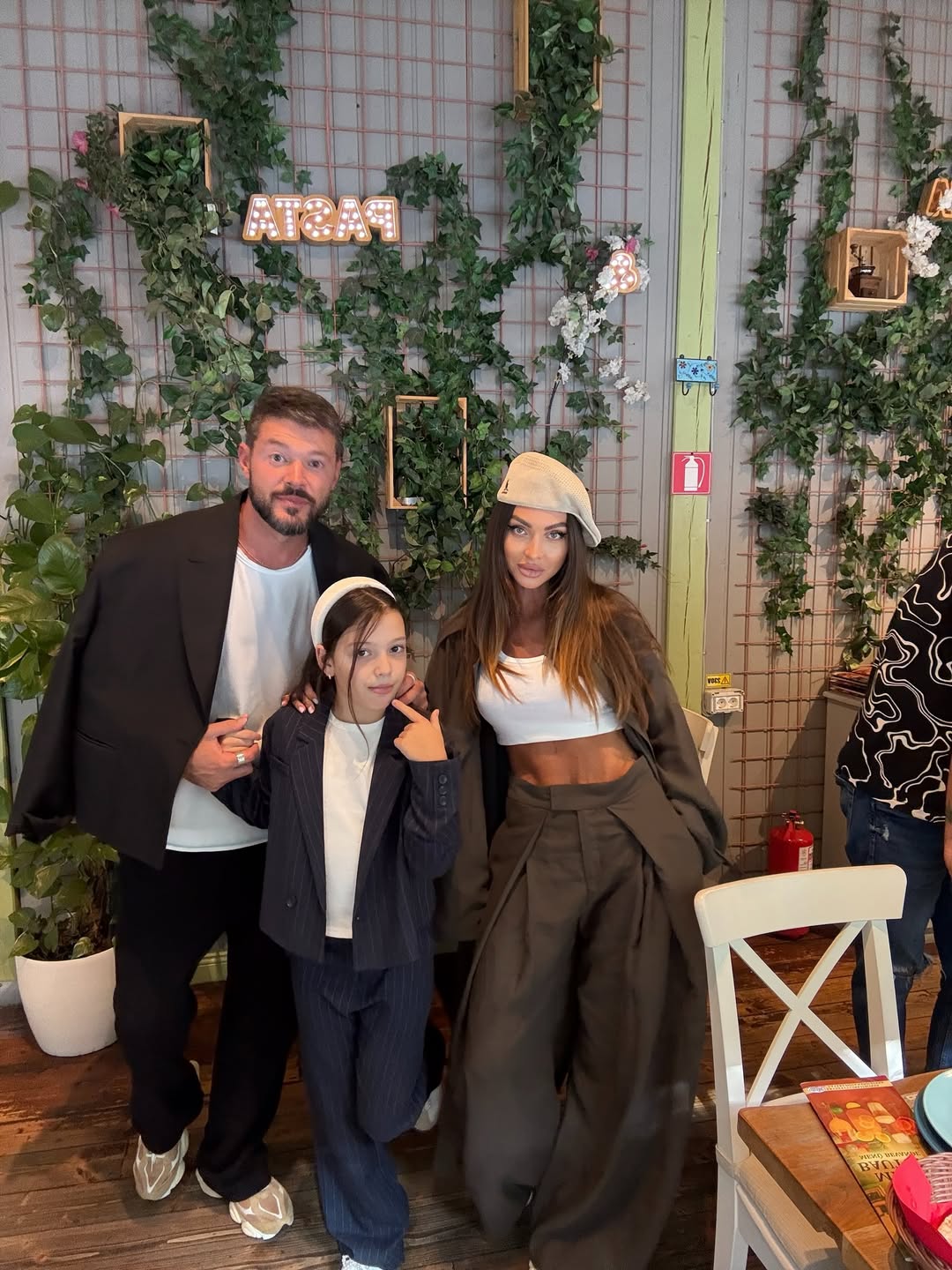 Cum a apărut Victor Slav alături de fiica lui. Nu a participat la petrecerea organizată de Bianca Drăgușanu pentru Sofia