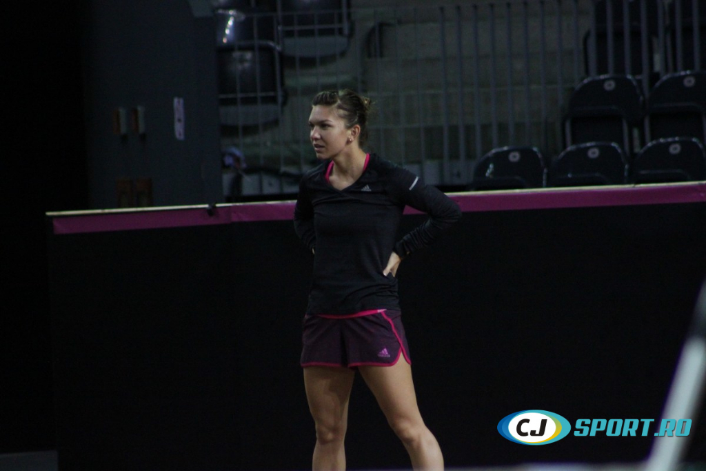 Fed Cup. Simona Halep a intrat în sală. Imagini de la primul antrenament al liderului României