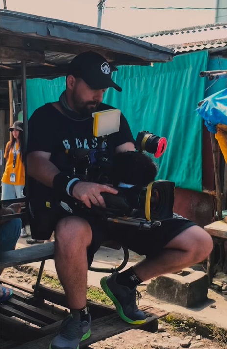 Imagini din culisele Asia Express 2025, care începe la toamnă. Cameramanii filmează din noroaie, iar Irina Fodor înfruntă ploaia și vântul