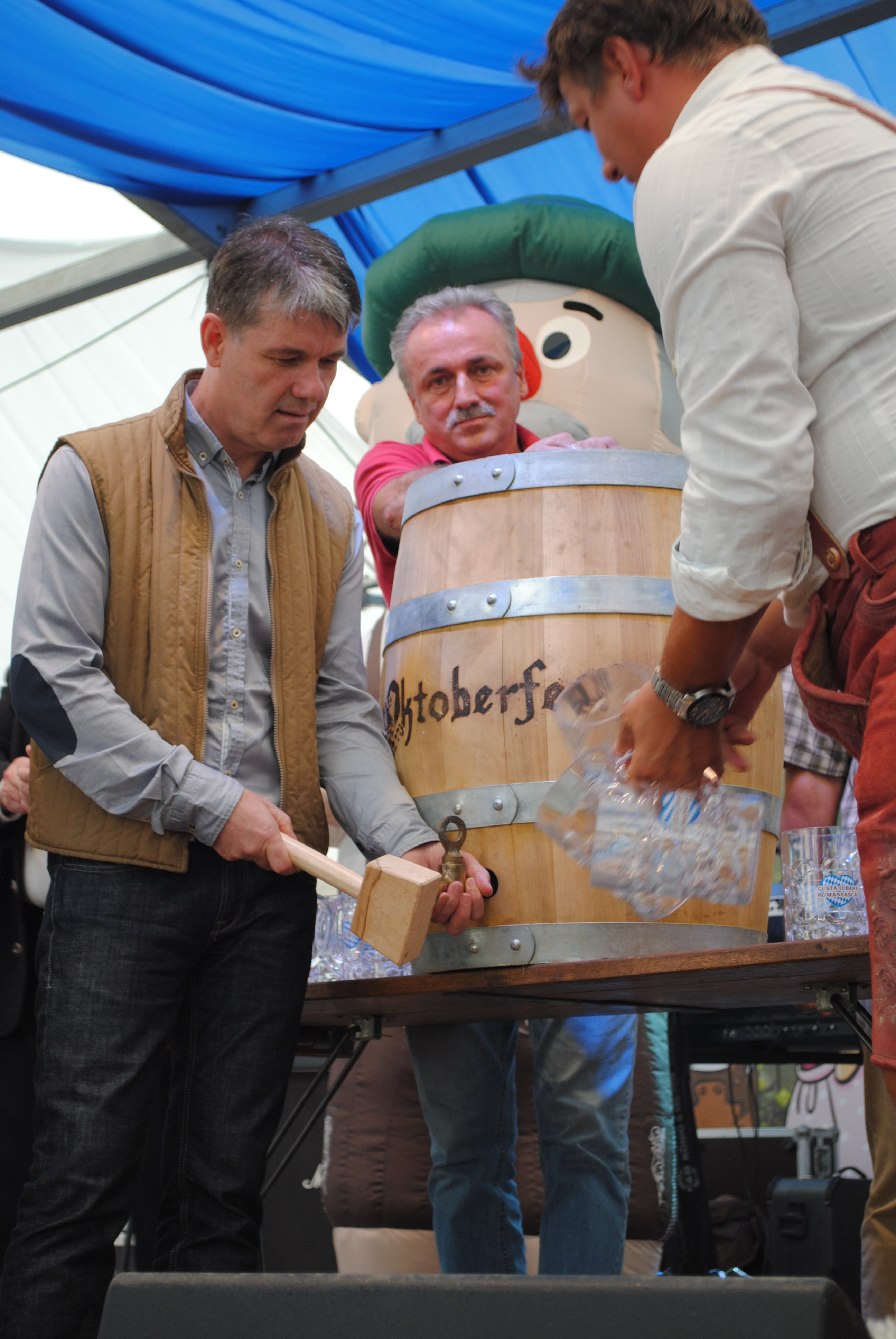 Oktoberfest Brașov, bere cu doar 4,5 lei și concurs de Miss