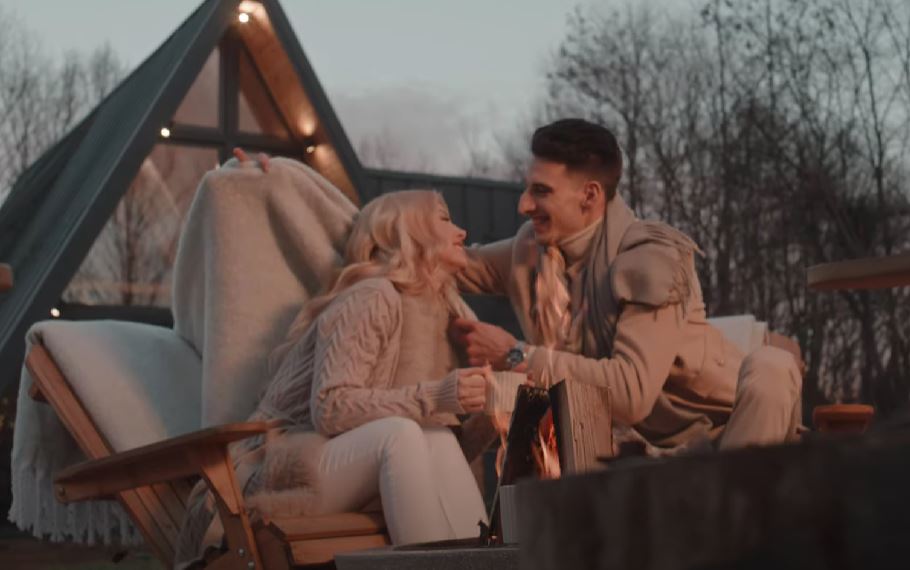 Andreea Bălan, filmată în ipostaze tandre alături de Victor Cornea: „După multe lecții de viață trăite și învățate, acum sunt mai fericită ca oricând”