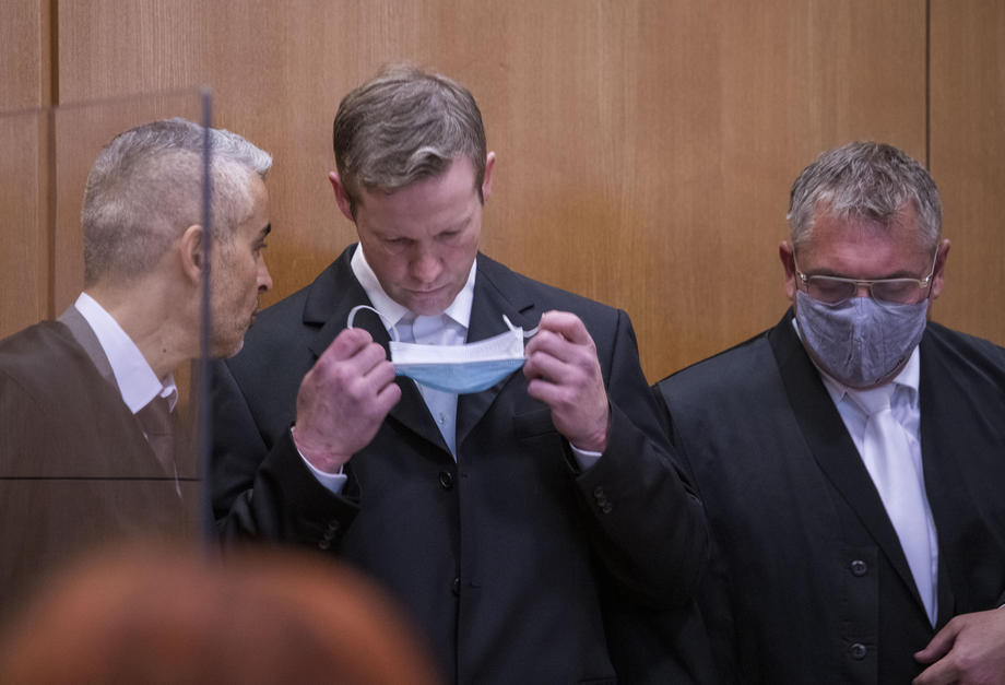 A început procesul în cazul atentatului extremist asupra politicianului german Walter Lübcke. “Se desfășoară la cel mai înalt nivel de securitate”
