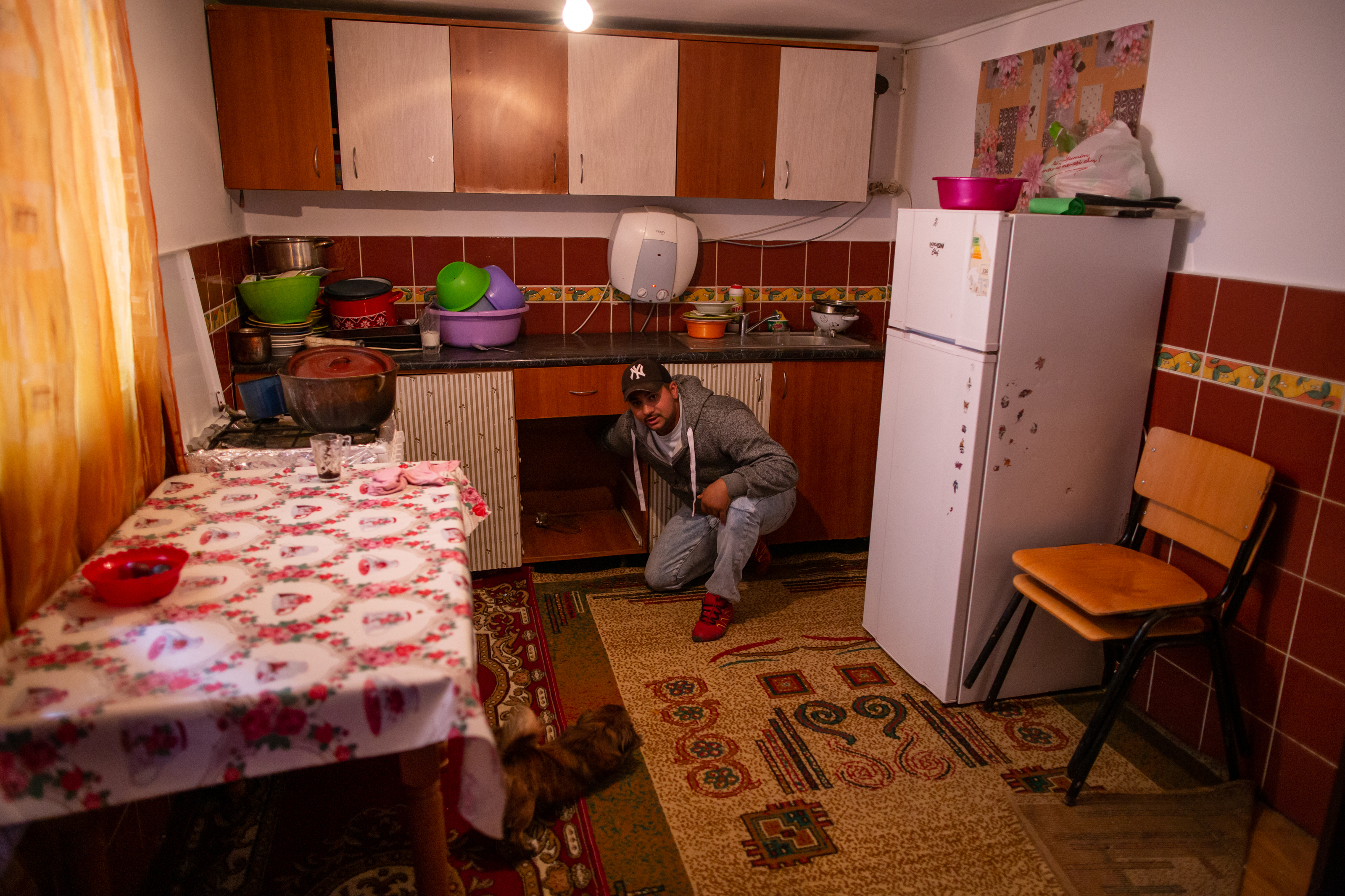Cum au ajuns tatăl și fiica să fie colegi în clasa a VI-a și înțelepciunea romilor învățați cu discriminarea