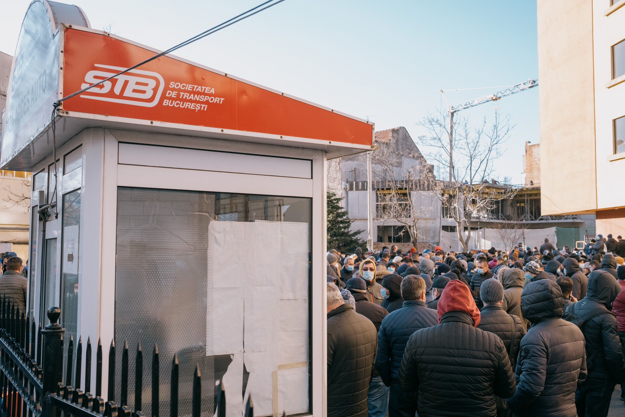 Protest al angajaților STB față de condițiile de muncă. „Autobuzele au aceleași anvelope de ani”