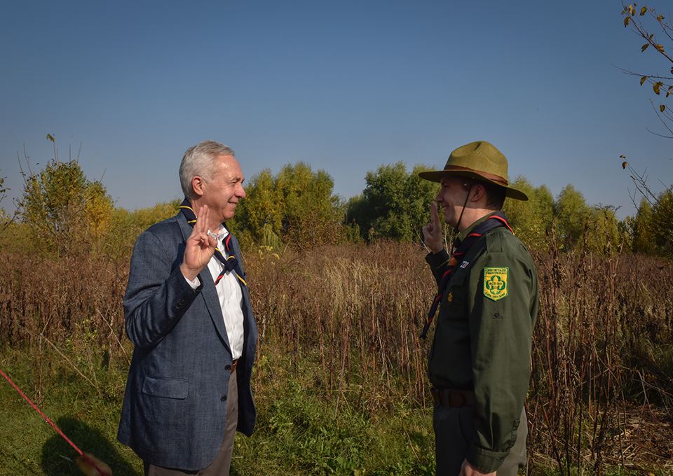 Ambasadorul SUA, la pas prin Parcul Natural Văcărești; Hans Klemm a fost promovat la rangul de cercetaș (FOTO)