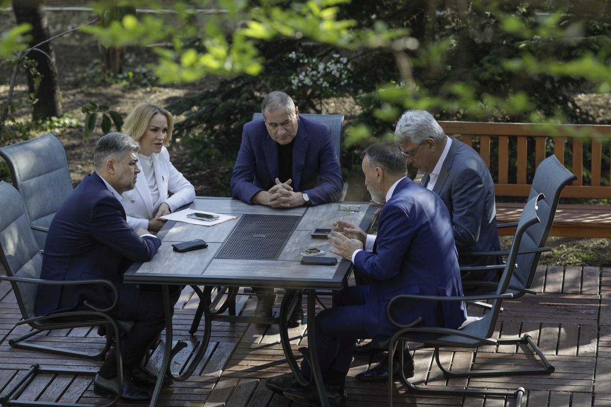 Sediul alianței PSD-PNL, în clădirea de lângă Arcul de Triumf, folosit de USL. Lista pentru europarlamentare, depusă la BEC