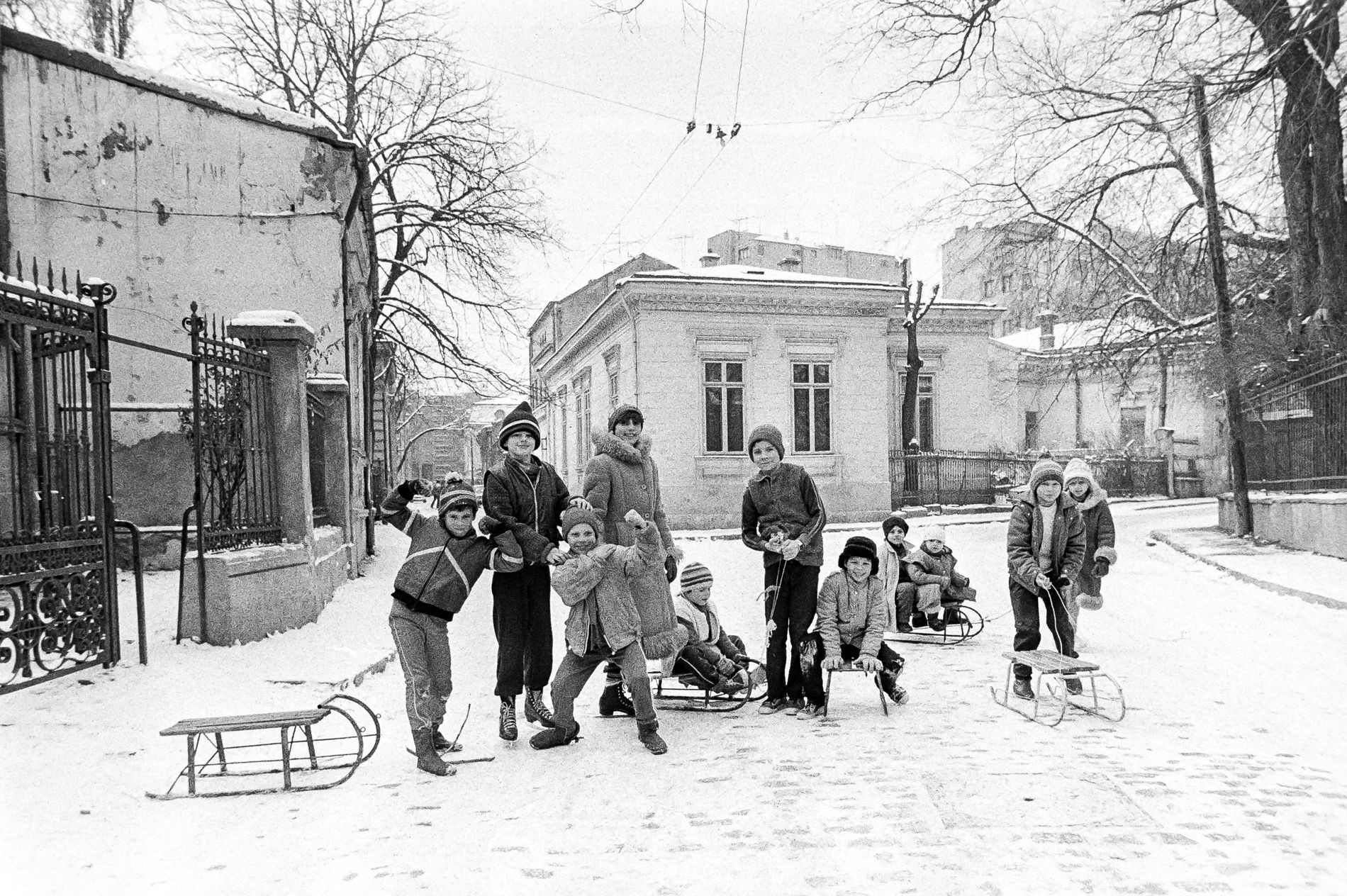 Bucureștiul liber de acum 30 de ani, fotografiat de un japonez aventurier: “Am văzut mulți oameni frumoși și liberi în acele zile”
