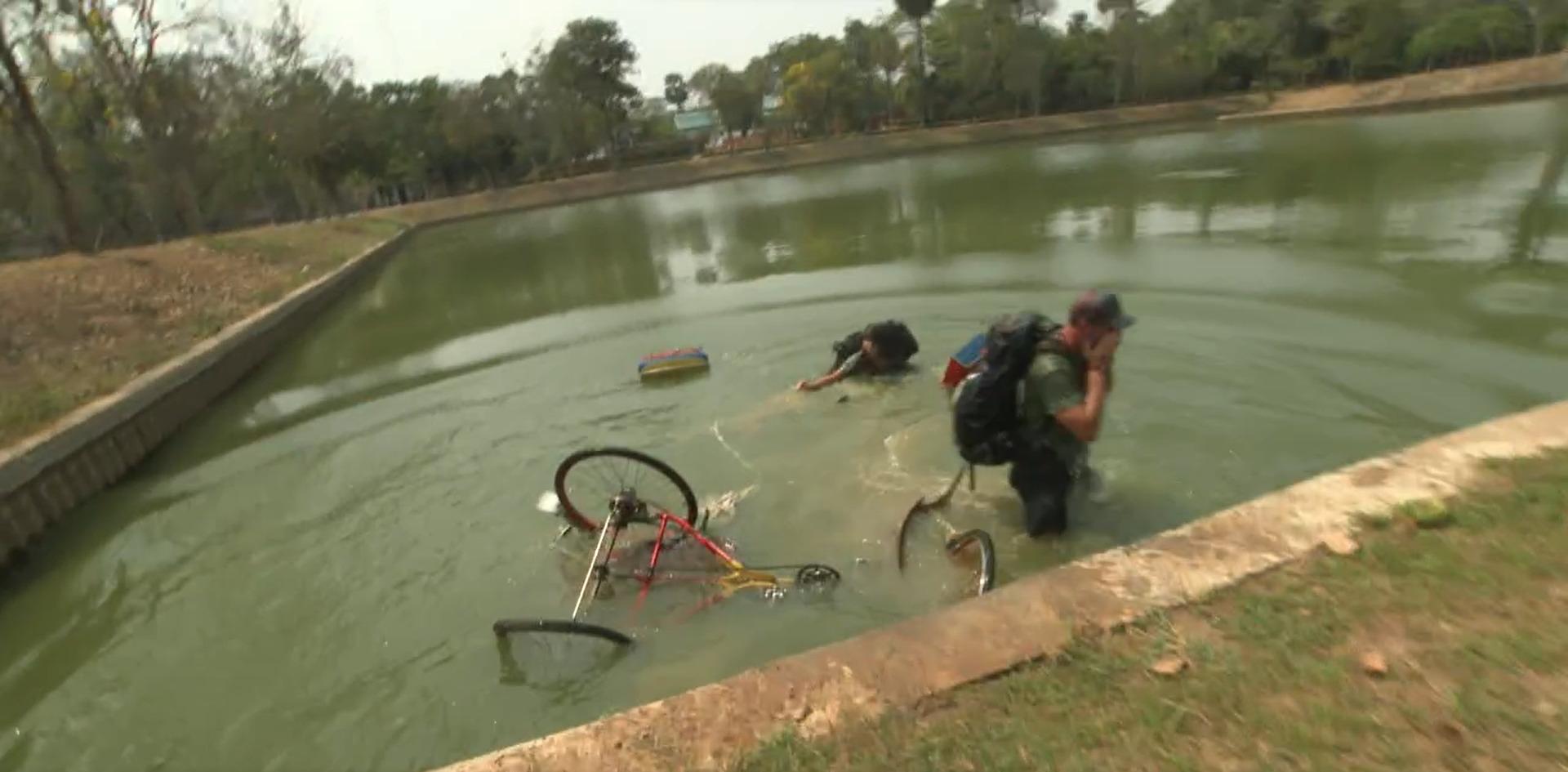 Victor Slav și iubita lui au căzut cu bicicleta într-un lac. Clipe de coșmar la Asia Express 2024
