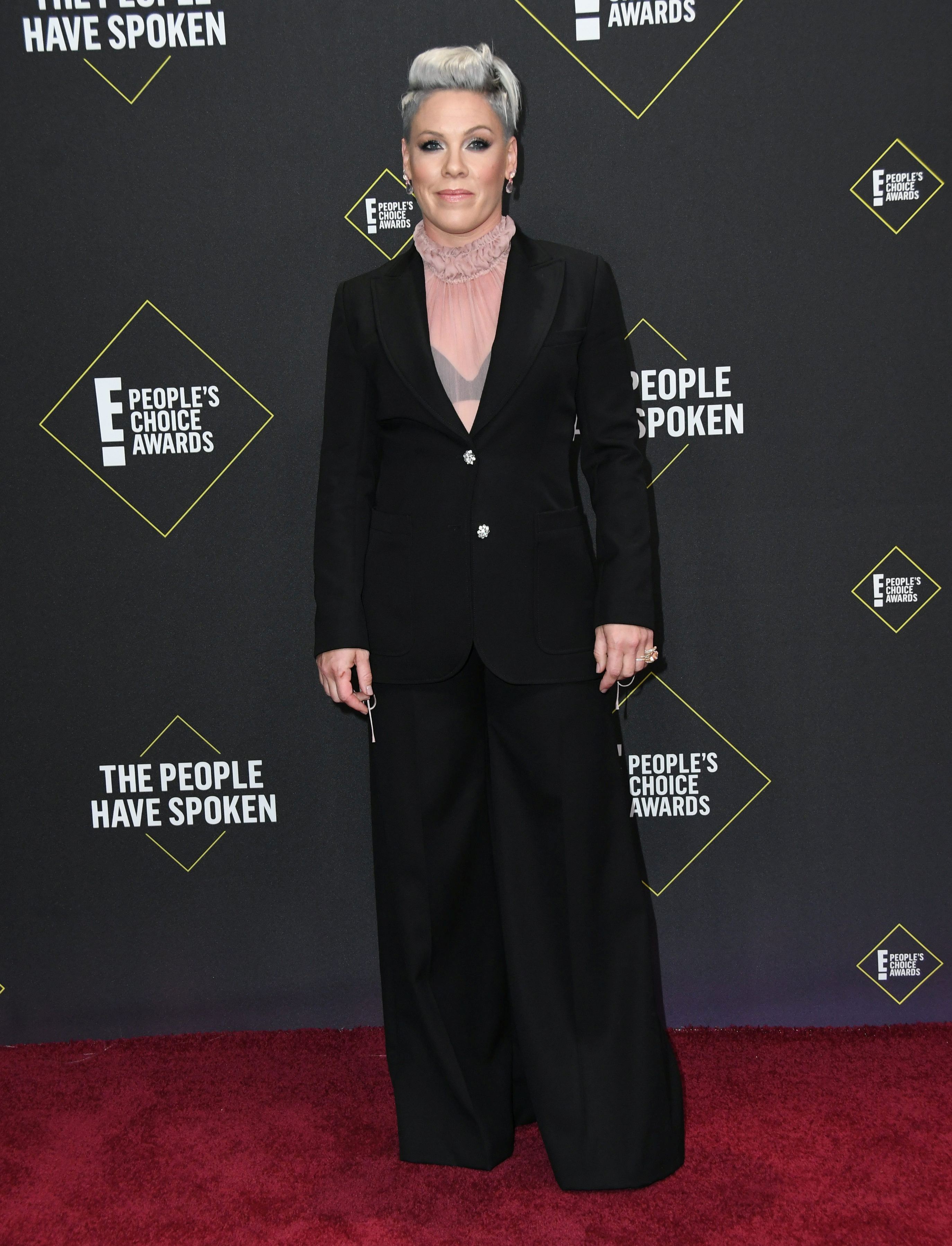 Câștigătorii Galei People's Choice 2019. Adelina Pestrițu, pe covorul roșu alaturi de Kim Kardashian, Pink și Gwen Stefani