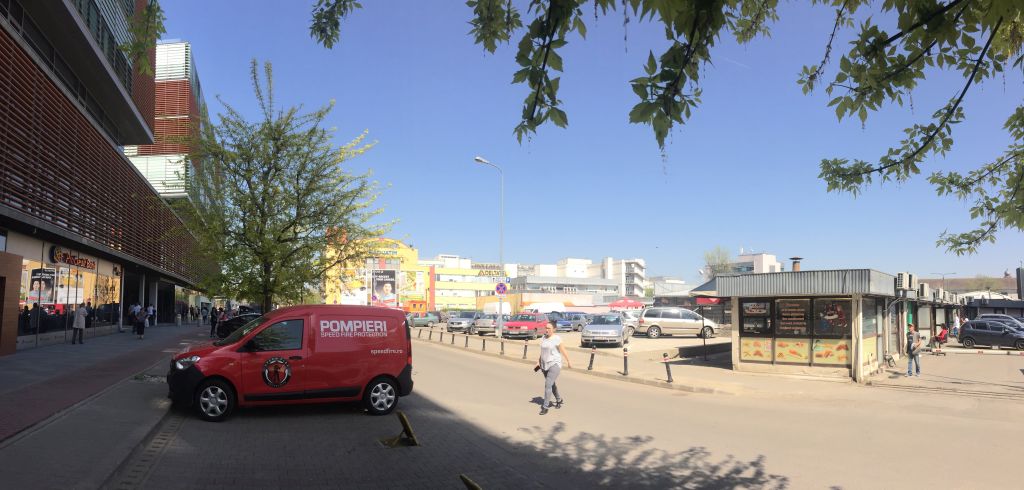 REPORTAJ: Lumea a treia în centrul Timișoarei, în fața unui super-centru de business. De la proiectul exemplu în arhitectură la nepăsare