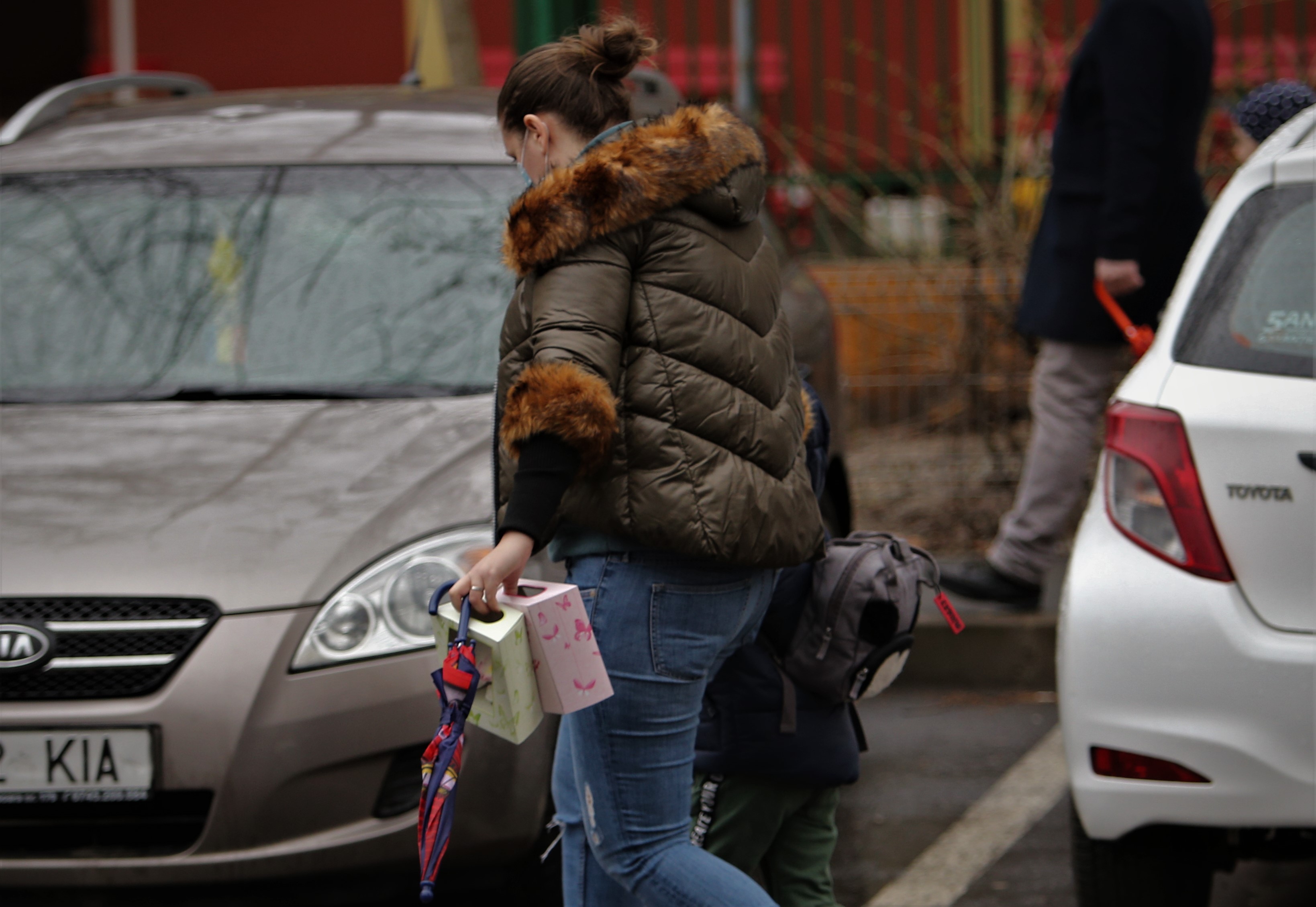 Flori și mărțișoare la școală. Cum a arătat 1 Martie în București, după disputa autorităților pe tema simbolului primăverii