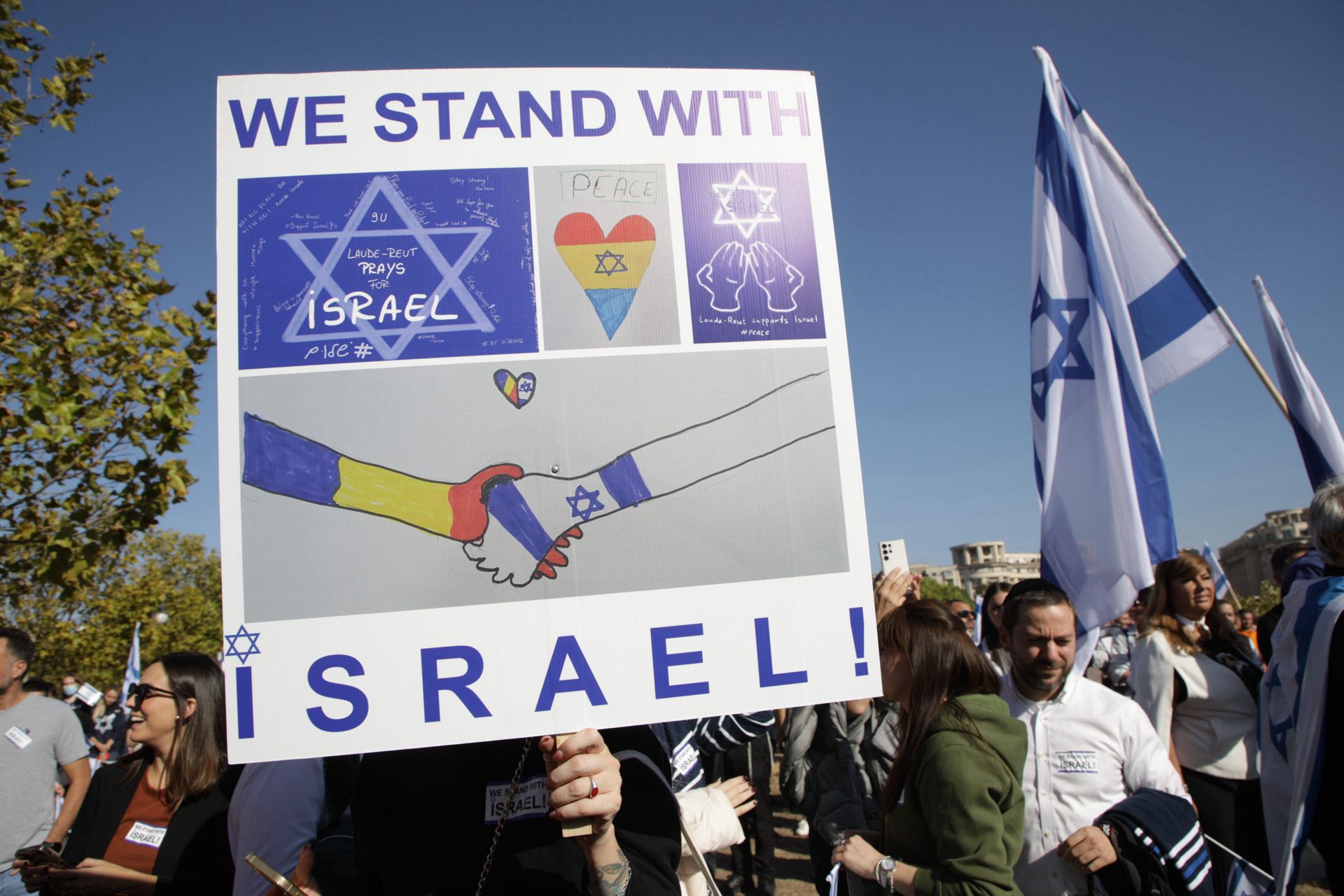 Miting la București, sute de persoane s-au solidarizat cu victimele atacului Hamas. „Israelienii nu au intrat în casele nimănui și nu au luat ostatici copii”