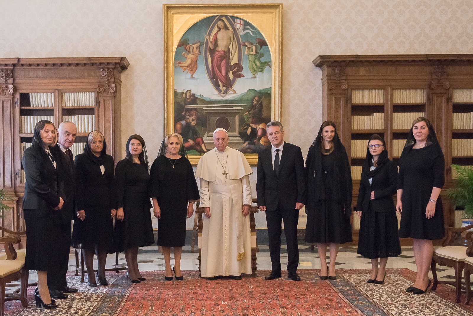 Premierul Viorica Dăncilă, în vizită la Vatican; Suveranul Pontif ar putea veni în România (VIDEO FĂRĂ SUNET)