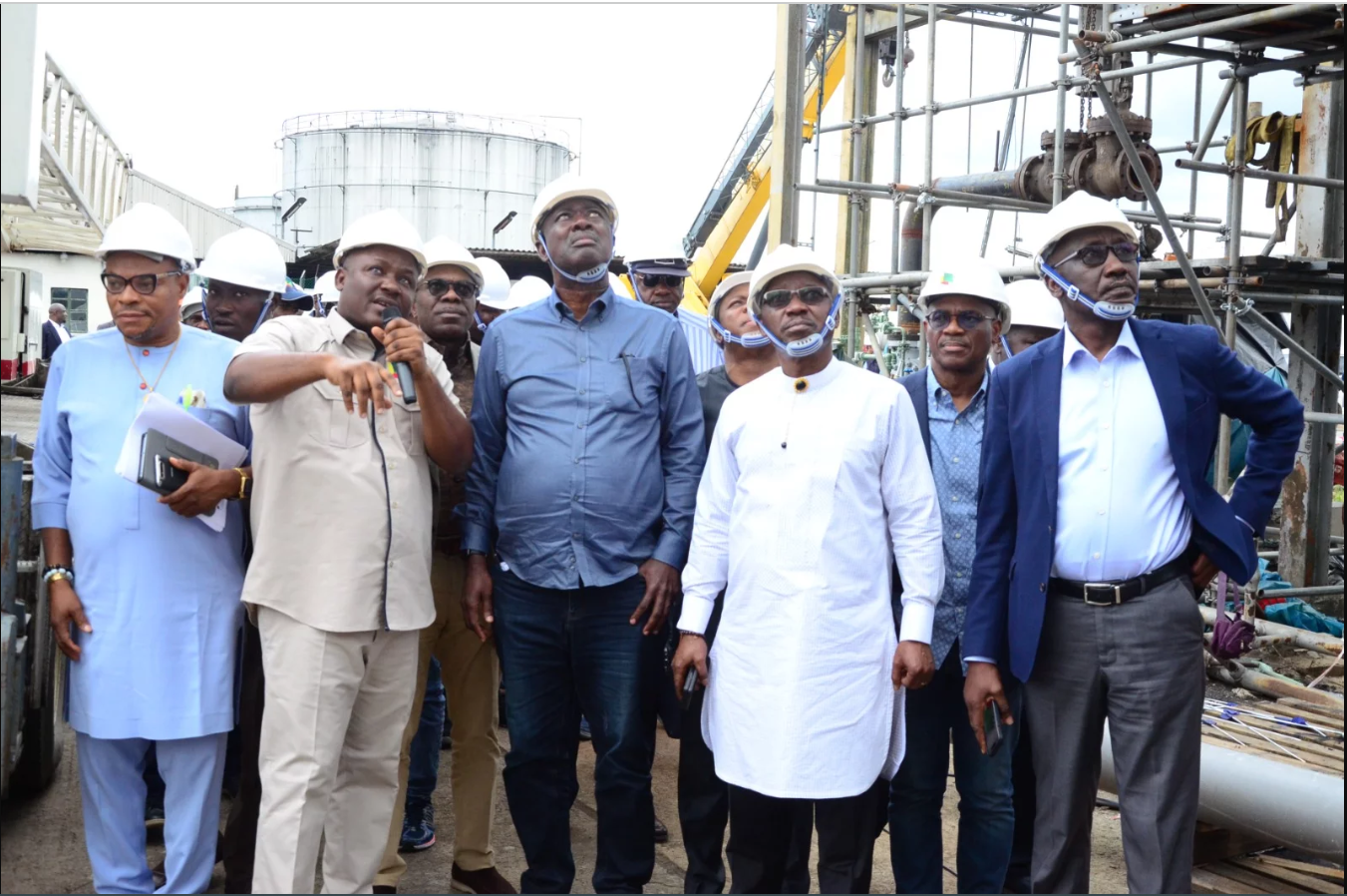 Minister of State for Petroleum (Oil), Sen. Heineken Lokpobiri, (Middle), with Minister of State for Petroleum (Gas), Mr Ekperikpe Ekpo; Permanent Secretary, Ministry of Petroleum Resources, Amb. Gabriel Aduda, Group CEO, NNPC Ltd., Mr Mele Kyari, and others at the Port Harcourt refinery inspection.