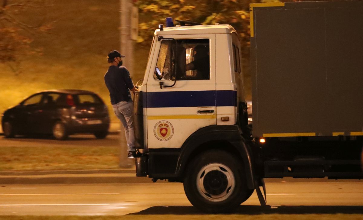 Imagini dramatice | Cea mai neagră noapte în Belarus: un mort, zeci de răniți, sute de arestări și un conflict care nu s-a încheiat