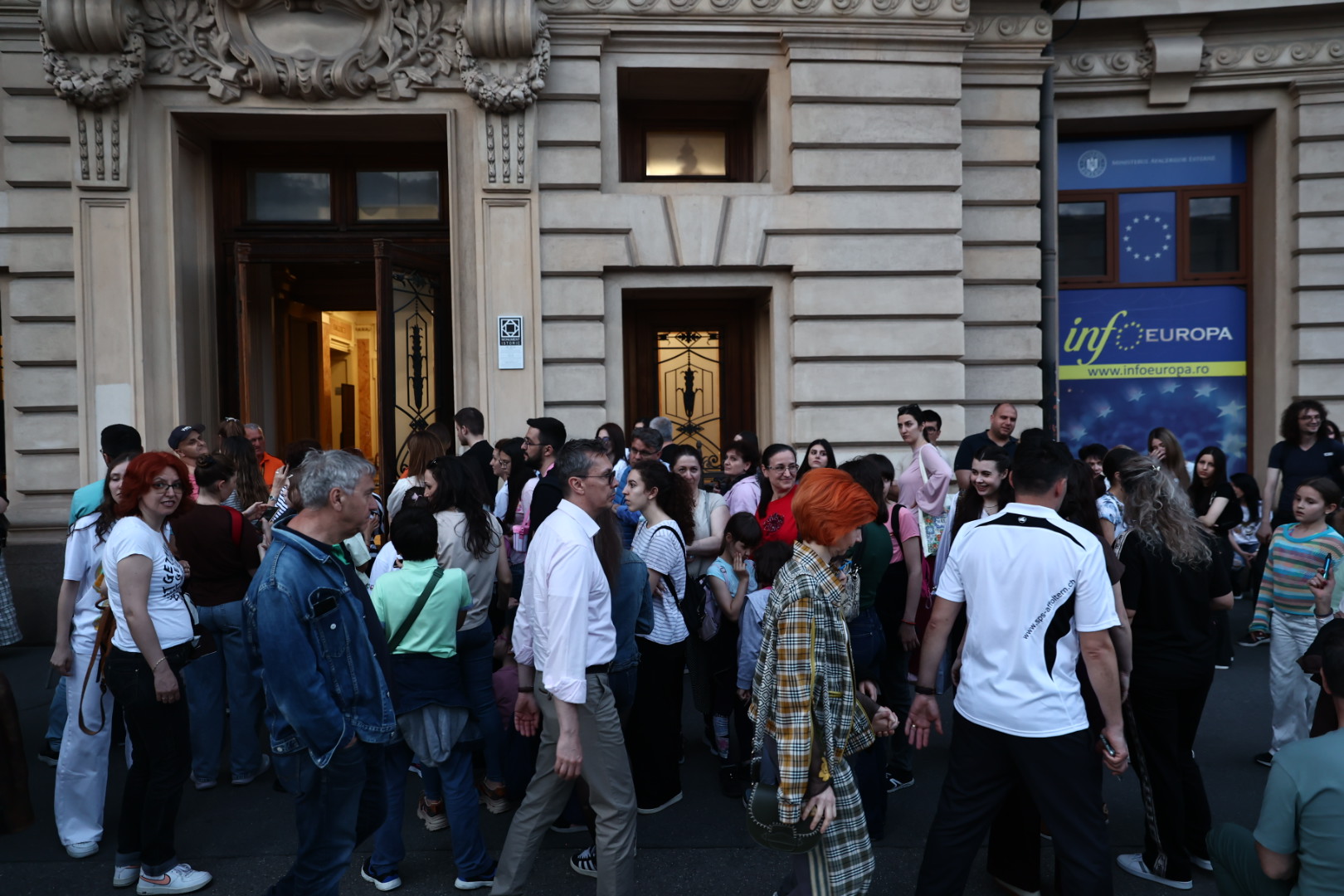 Noaptea Muzeelor 2026. Mii de oameni au stat la coadă ca să vadă muzee gratuit în București