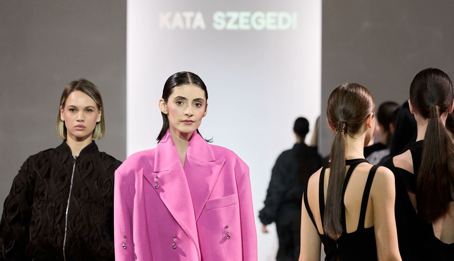 Kata Szegedi a Bucharest Fashion Week-en mutatta be a 2025-26-os őszi-téli kollekcióját