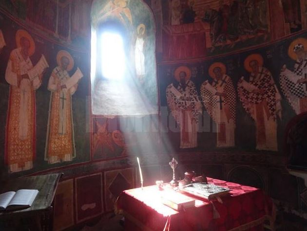 Lumina din biserica Pătrăuți, proiecție spectaculoasă de Crăciun. Minunea se întâmplă numai la marile sărbători