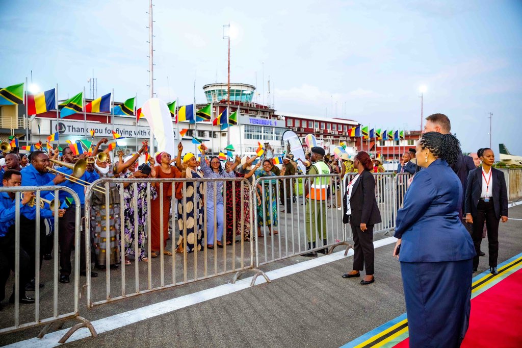 Klaus Iohannis, în Tanzania, a doua țară vizitată în turneul din Africa. Cum a fost întâmpinat - VIDEO