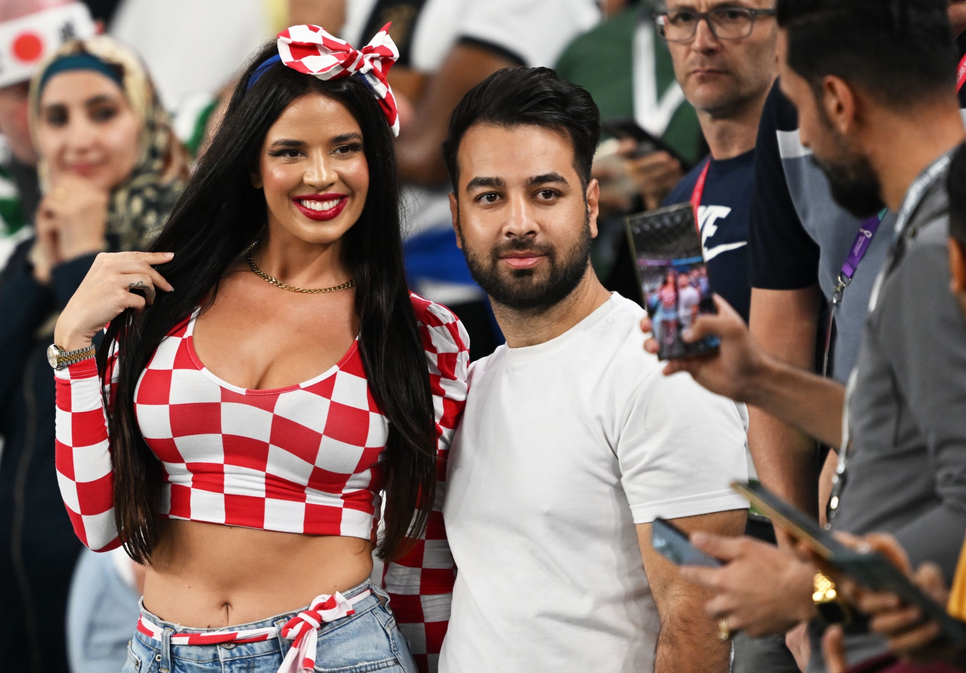 Modelul croat Ivana Knöll anunță că va fi în tribune la meciul cu Spania, de la Euro 2024: „Hotel învechit, piscină închisă, poate pe stadion va fi bine”