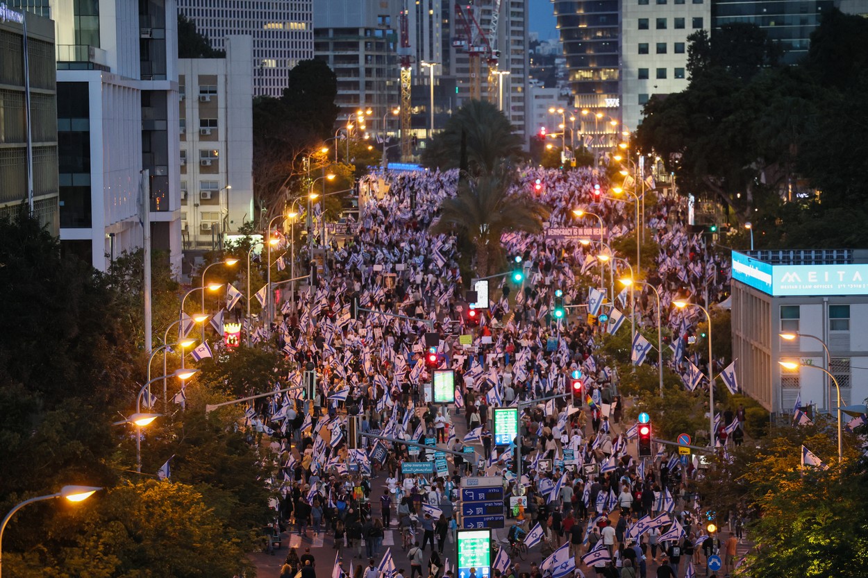 Un nou protest masiv în Israel, pentru a 16-a săptămână la rând. Zeci de mii de oameni contestă reforma justiției și guvernul lui Netanyahu