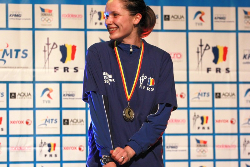 Simona Pop și Tibi Dolniceanu sunt campionii României la spadă, respectiv la sabie / FOTO