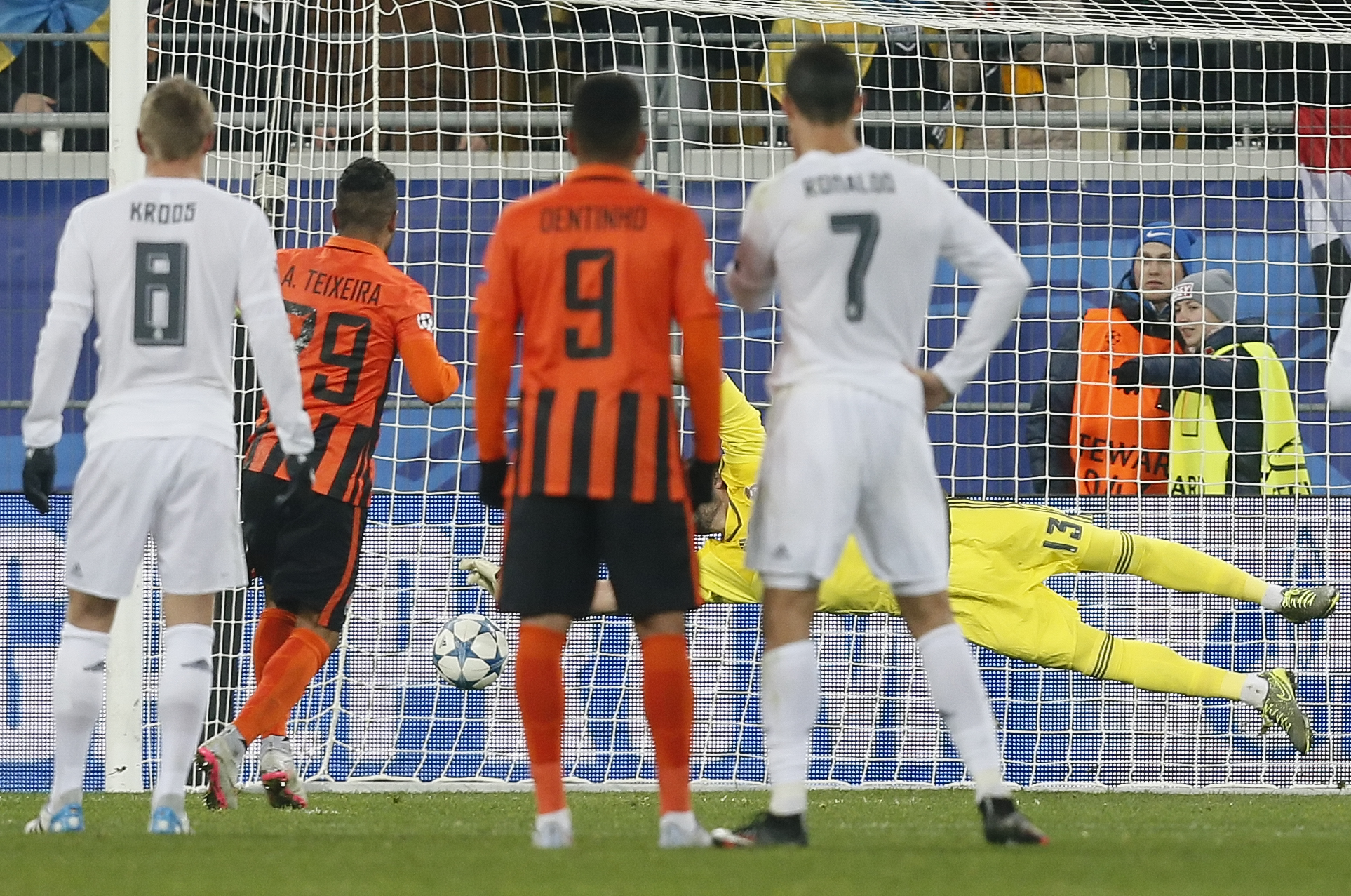 Mircea Lucescu s-a supărat pe patru jucători, după înfrângerea cu Real