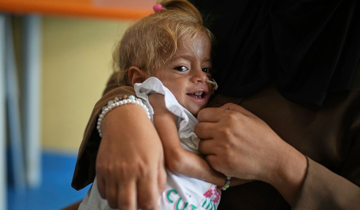 Povestea fetiței de 2 ani evacuată din Gaza și salvată de medici în Italia în ultimul moment: cântărea doar patru kilograme