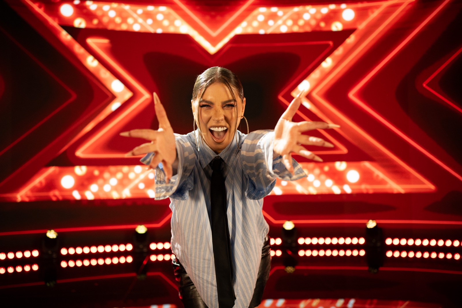 Jo revine pe scena X Factor 2025, la 14 ani de când a fost concurentă, pentru a-și susține prietena cea mai bună. Detalii din culise