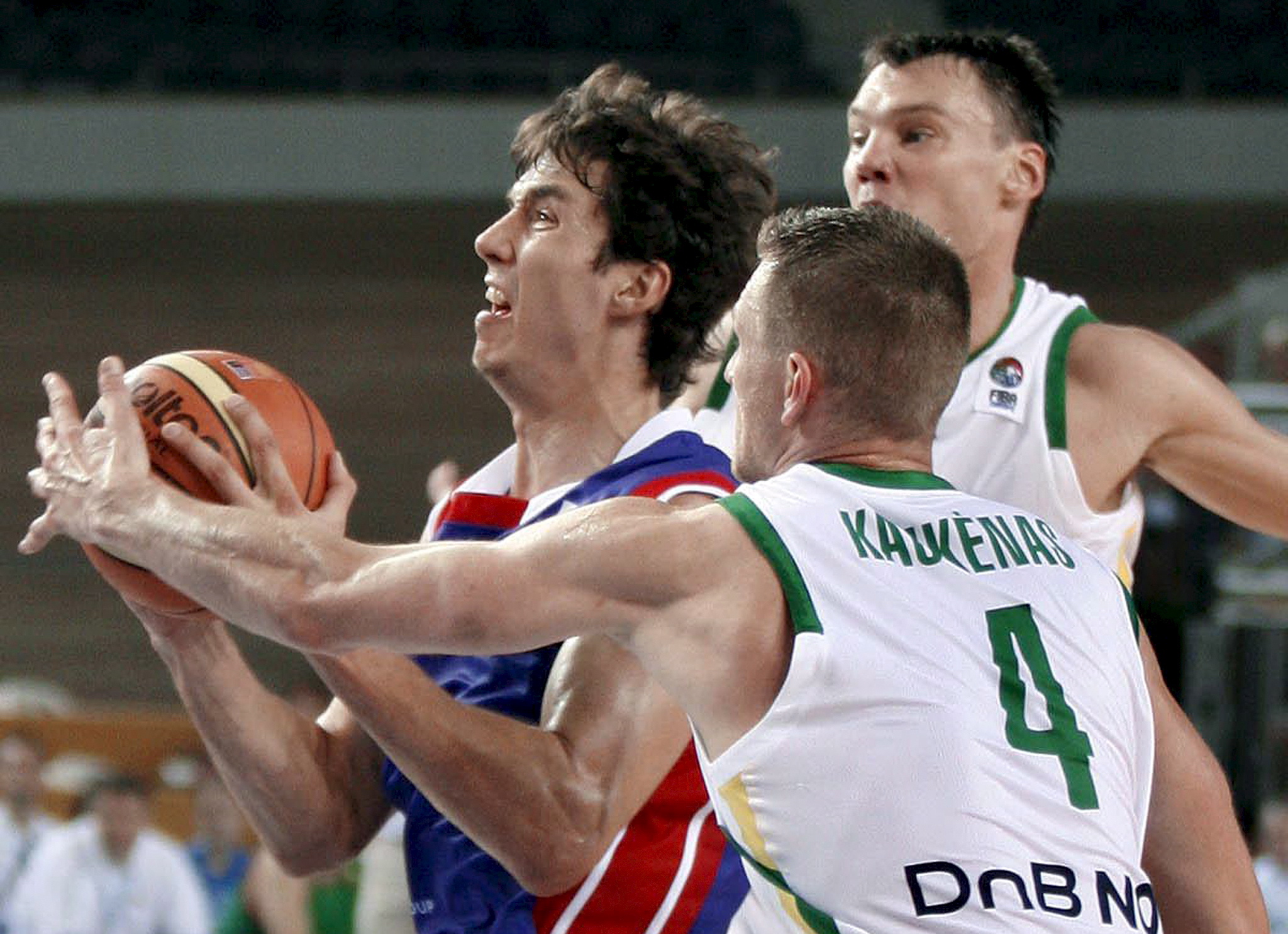 Cehul Jiri Welsch ar fi jucat golf dacă nu era baschetbalist. A evoluat 4 ani în NBA, dar nu se mai uită la meciuri! A făcut pe omul-păianjen! / VIDEO