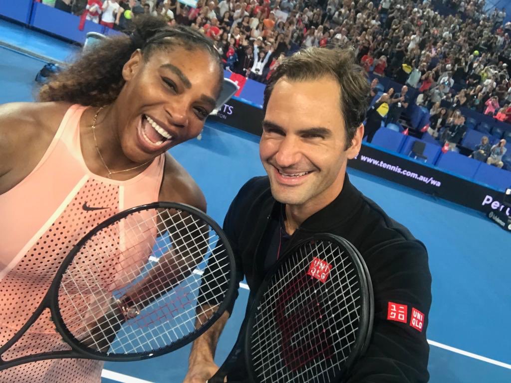 FOTO&VIDEO | Meciul pe care toți iubitorii tenisului l-au așteptat! Giganții Roger Federer și Serena Williams au fost adversari pe teren. "A fost o mare plăcere"