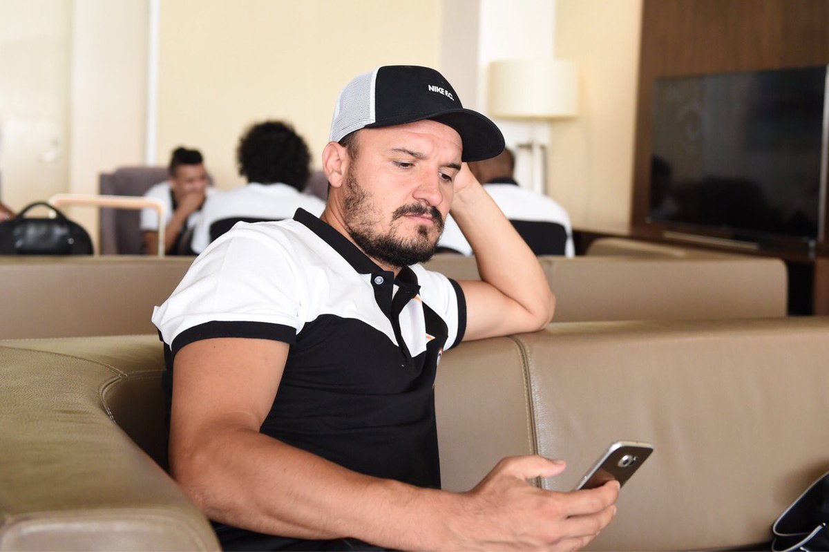 Budescu a făcut show în avionul echipei Al Shabab: ”Sperăm să nu avem turbulenţe!” / VIDEO
