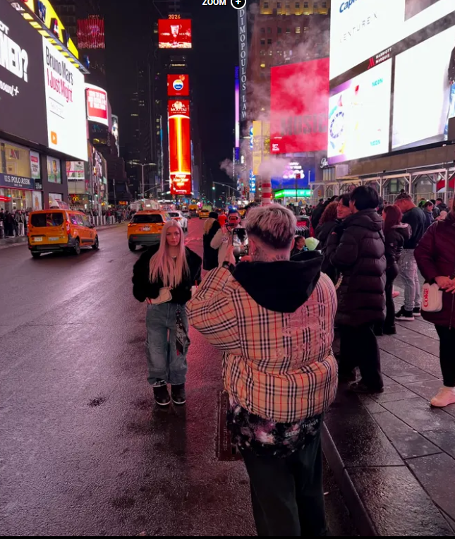 Lino Golden și-a cerut iubita de soție după doar câteva luni de relație. Momentul special a avut loc în New York. Artistul s-a pus în genunchi în fața tuturor