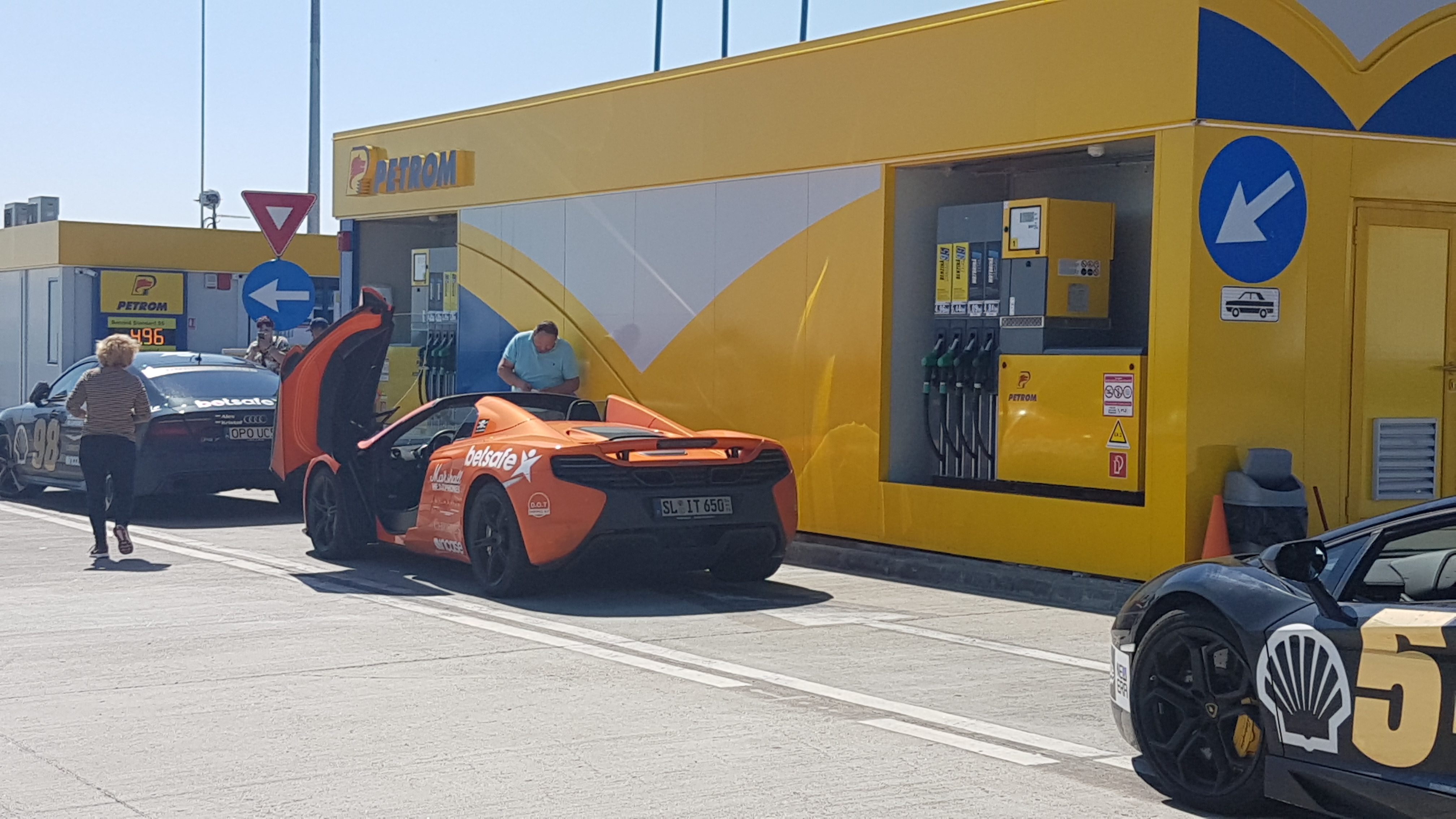 GUMBALL 3000: Bolizii de lux conduși de bogații lumii au ajuns în România! Un șofer a rămas fără permis după ce a condus cu 216 km/oră GALERIE FOTO & VIDEO