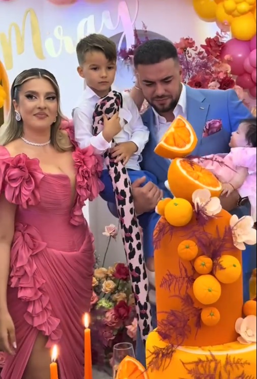 Mama Geta a intervenit când Culiță Sterp a izbucnit în lacrimi la botezul fetiței lui. Cu copiii în brațe, artistul nu și-a stăpânit emoțiile