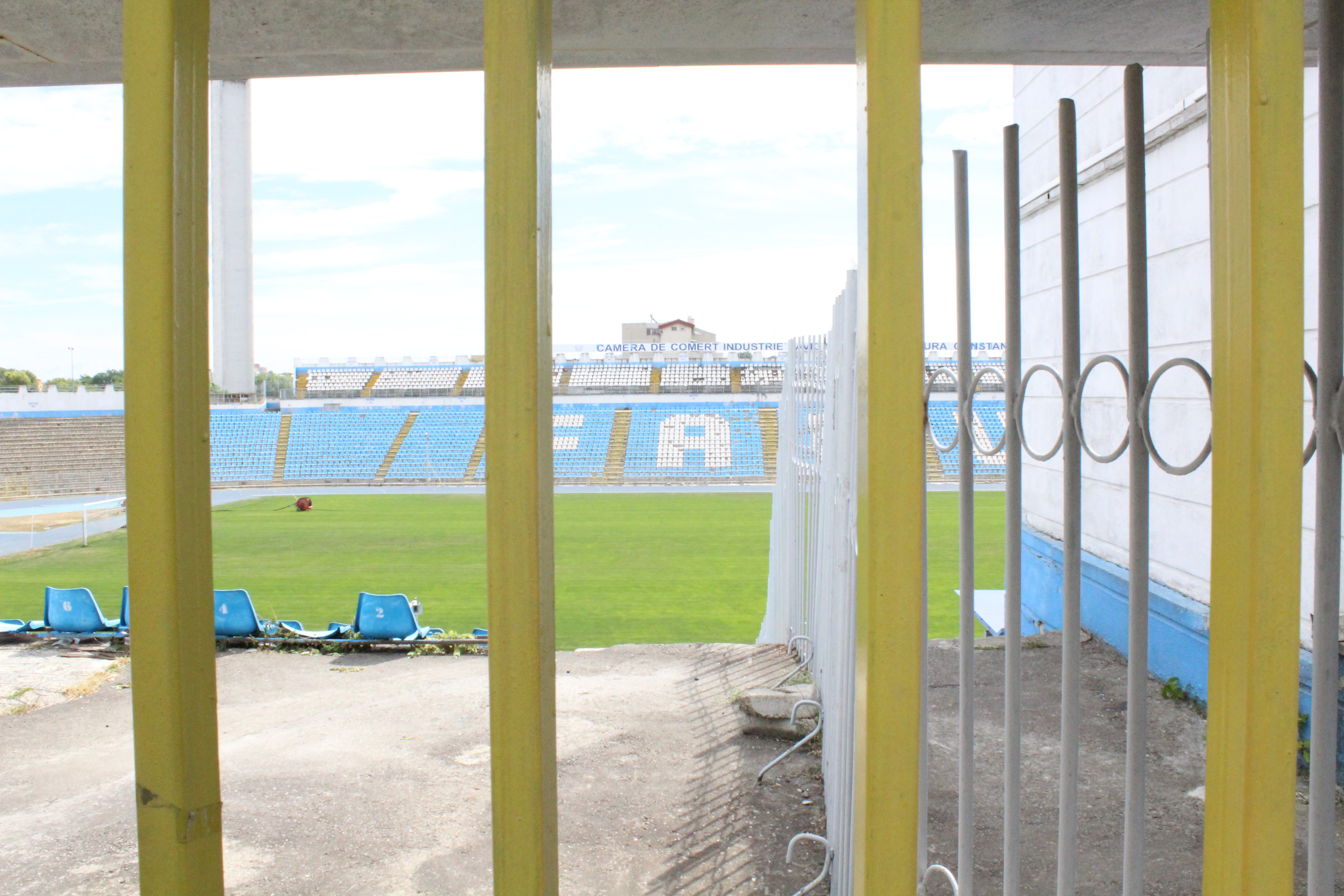 Supercupa de pe 8 iulie, pe un stadion ca după bombardament / FOTO