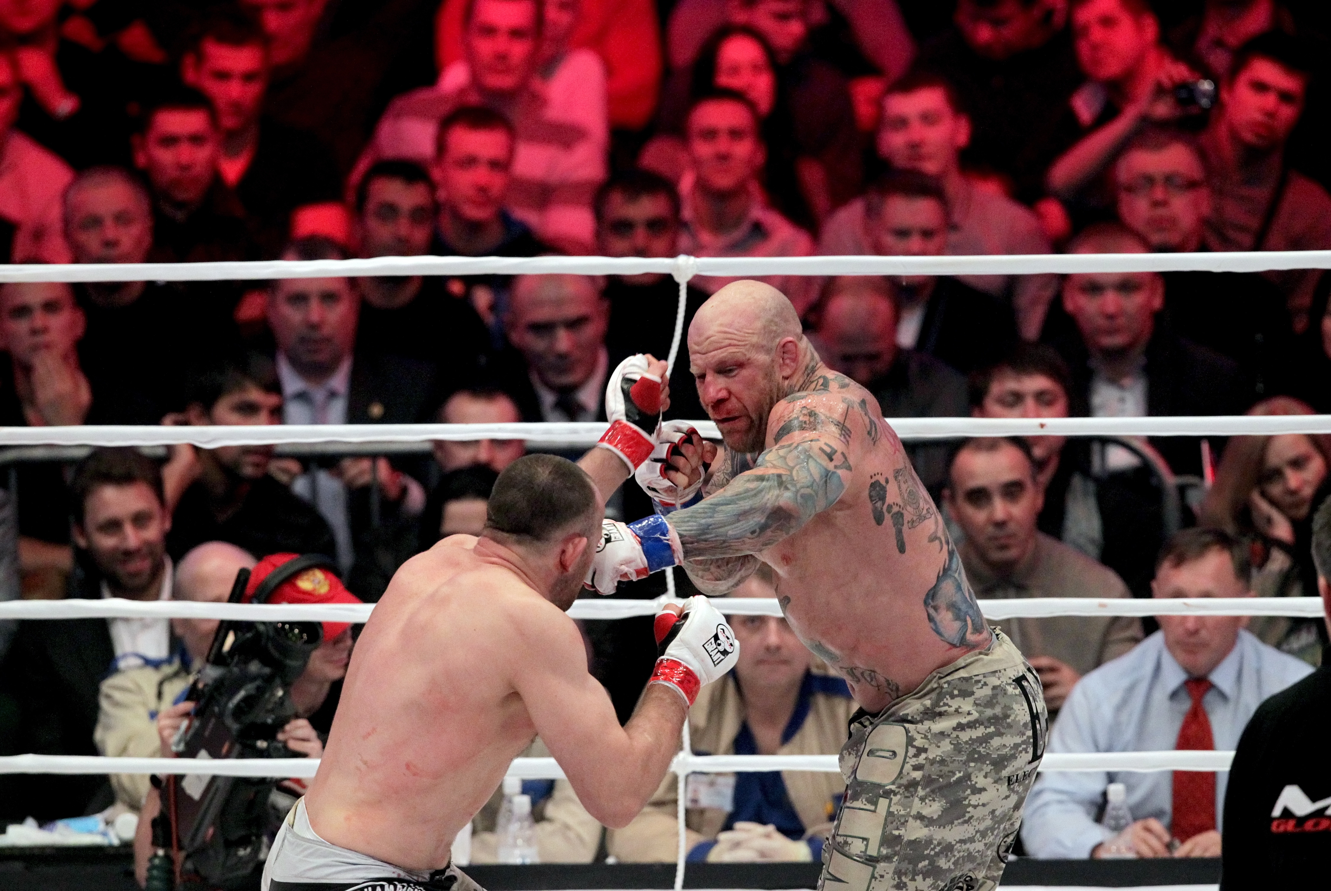 Un fost luptător american de MMA care a primit cetățenia rusă și-a tatuat pe gât simbolul Z: „Mulți nu știu adevărul”