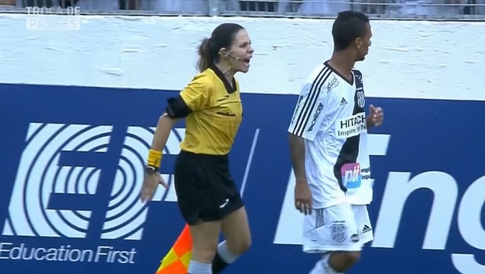 O asistentă din Brazilia şi-a vărsat nervii pe un fotbalist / FOTO&VIDEO