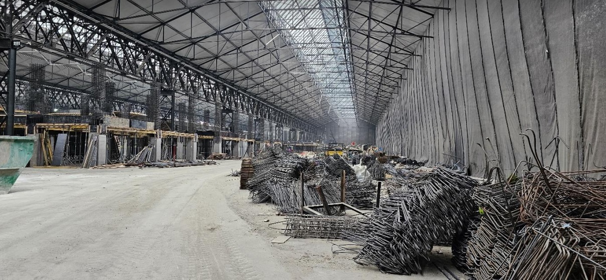 Un cetățean a reclamat în 2023 că în Hala Laminor se fac lucrări în paralel cu târgul de Crăciun. DSP s-a dus în 2024 și a răspuns că n-a găsit târgul