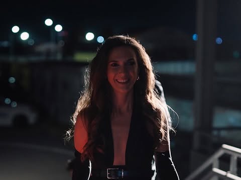 Adela Popescu, apariție spectaculoasă la premiera filmului „3 Zile în Septembrie”