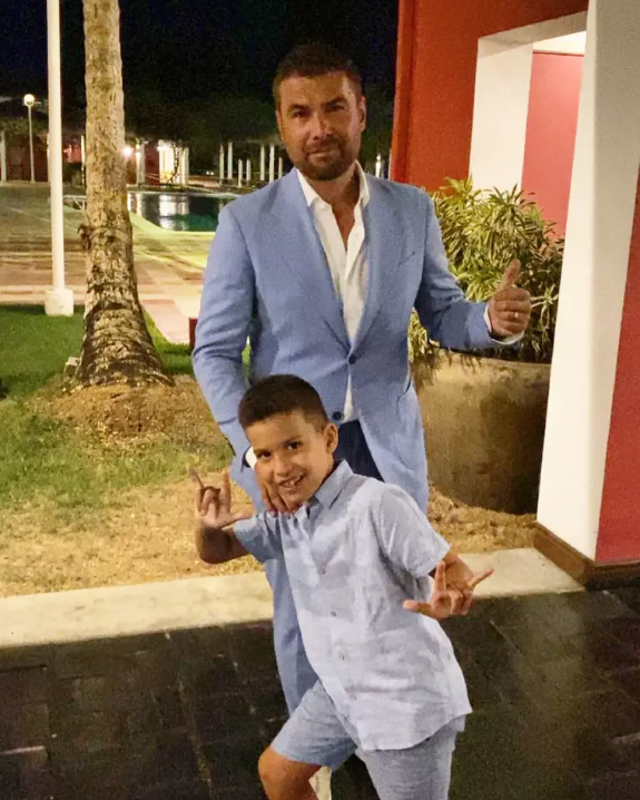 Tiago, fiul cel mic al lui Adrian Mutu, a împlinit 8 ani. Cum l-au sărbătorit părinții. „La mulți ani, iubitul meu”