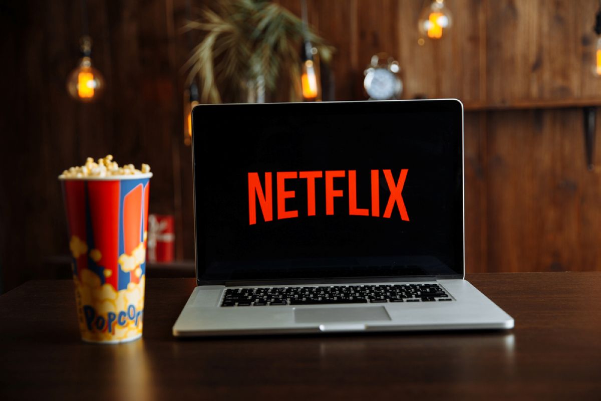 Decizia pe care vrea să o ia Netflix. Ce se întâmplă cu filmele de pe platformă, după ce a anunțat că va cumpăra Warner Bros