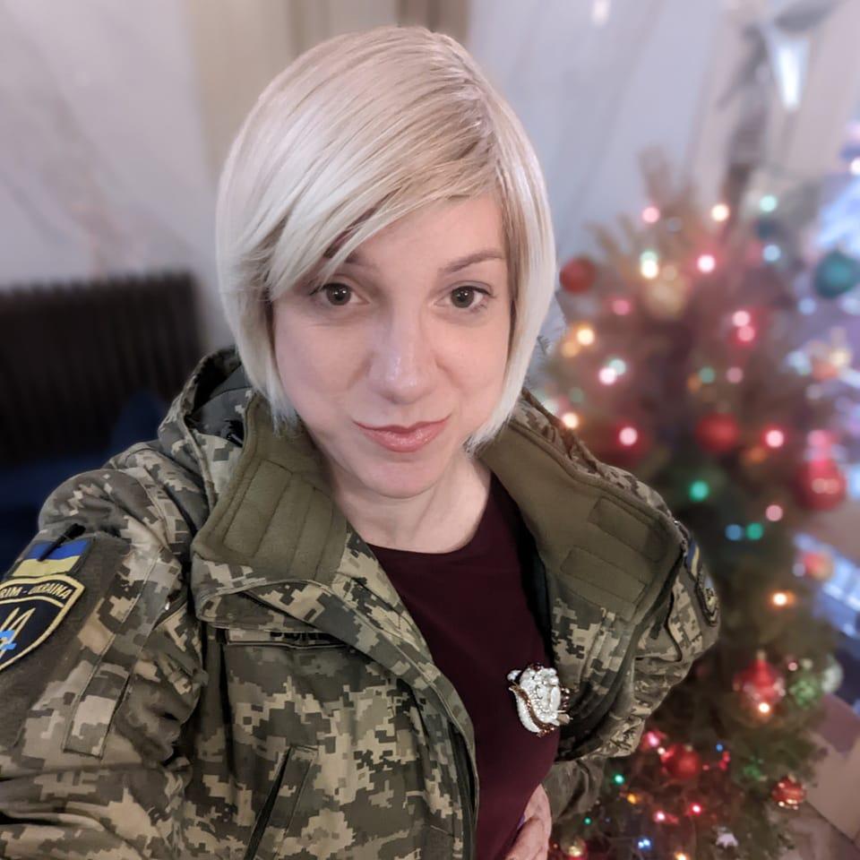 Sarah, femeia transgender care a sosit la Harkov ca jurnalistă, apoi s-a alăturat armatei ucrainene: „Nu sunt eroină, merită să lupți pentru libertate”