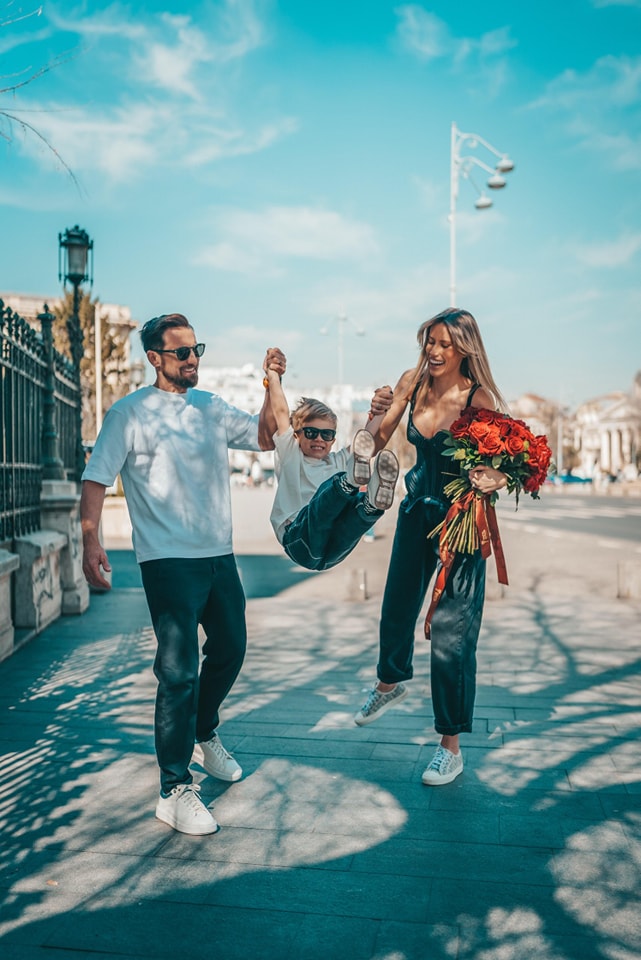 Imagini adorabile cu băiețelul lui Dani Oțil și al Gabrielei Prisăcariu. Tiago îi calcă pe urme tatălui său
