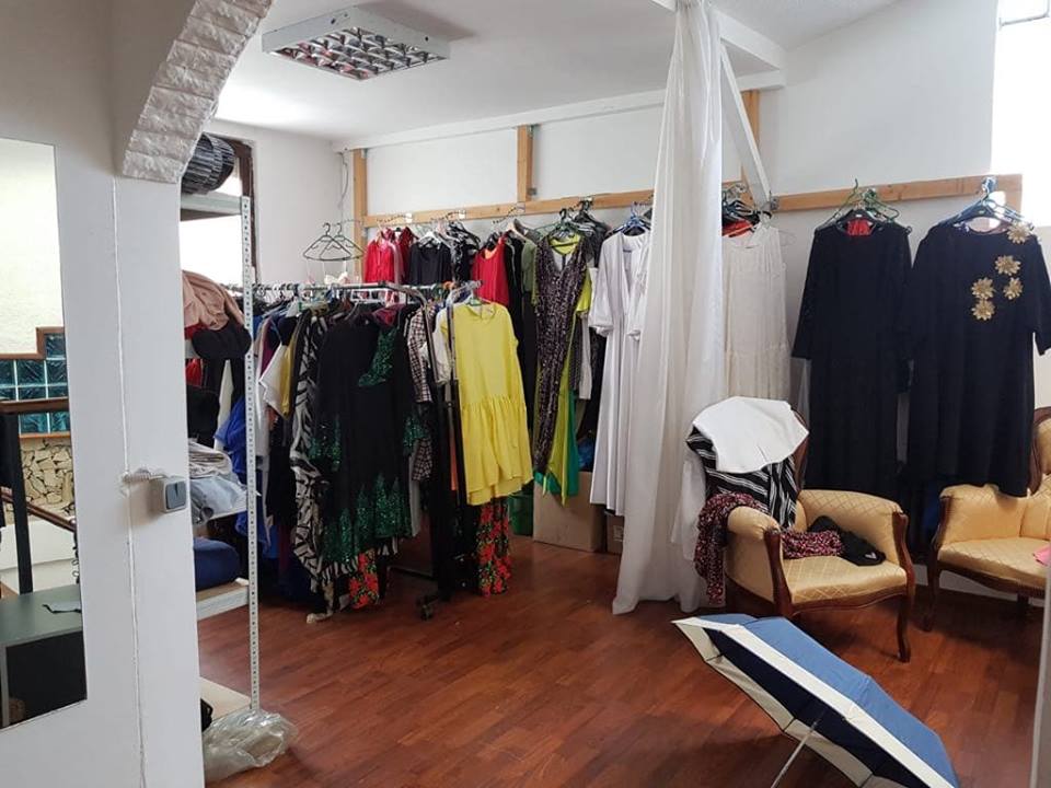 Adriana Bahmuțeanu are probleme cu banii? Ce se întâmplă cu salonul de înfrumusețare și atelierul de croitorie pe care le avea cu prietena ei | FOTO
